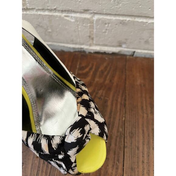 Bebe Roxanne Black/White/Neon Yellow Peep Toe Slingback 5" Platform Heel Size 5 - Picture 10 of 11